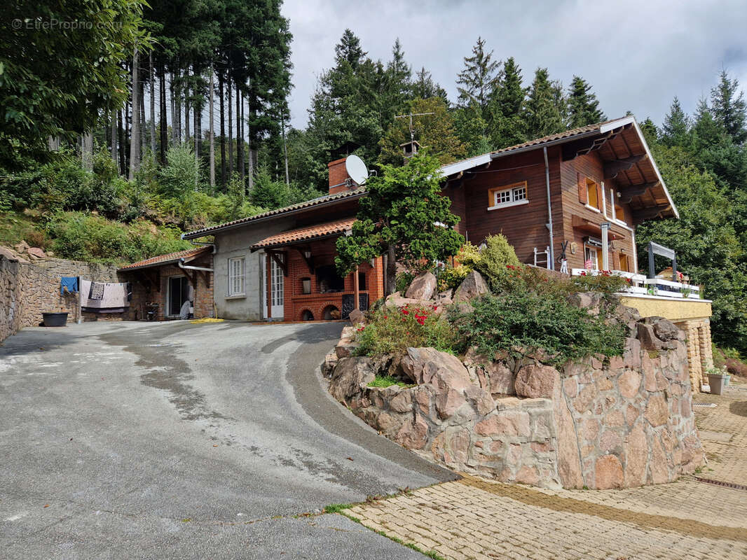 Maison à COURS-LA-VILLE