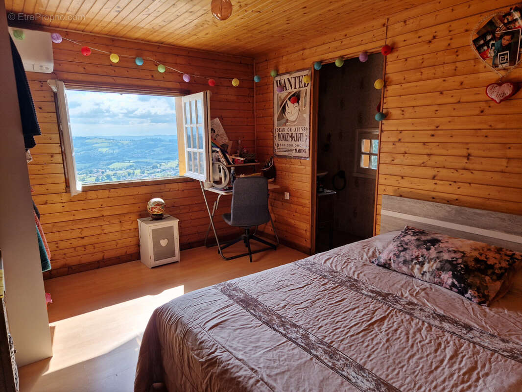 Maison à COURS-LA-VILLE