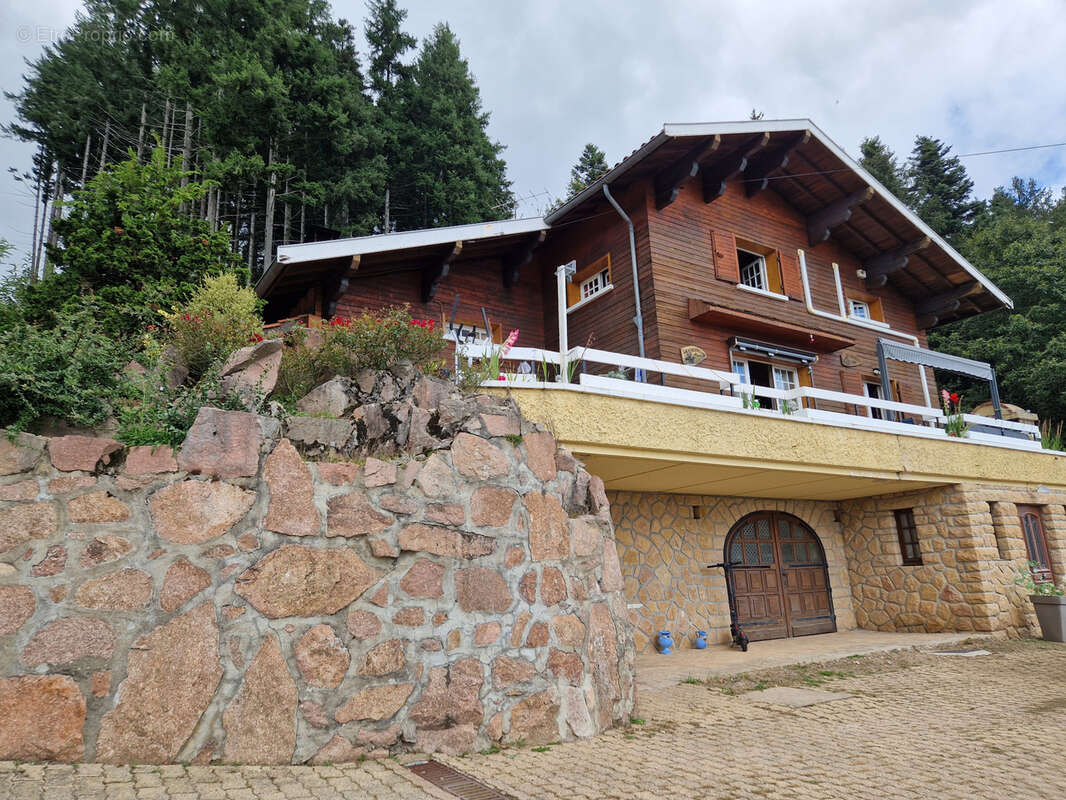 Maison à COURS-LA-VILLE