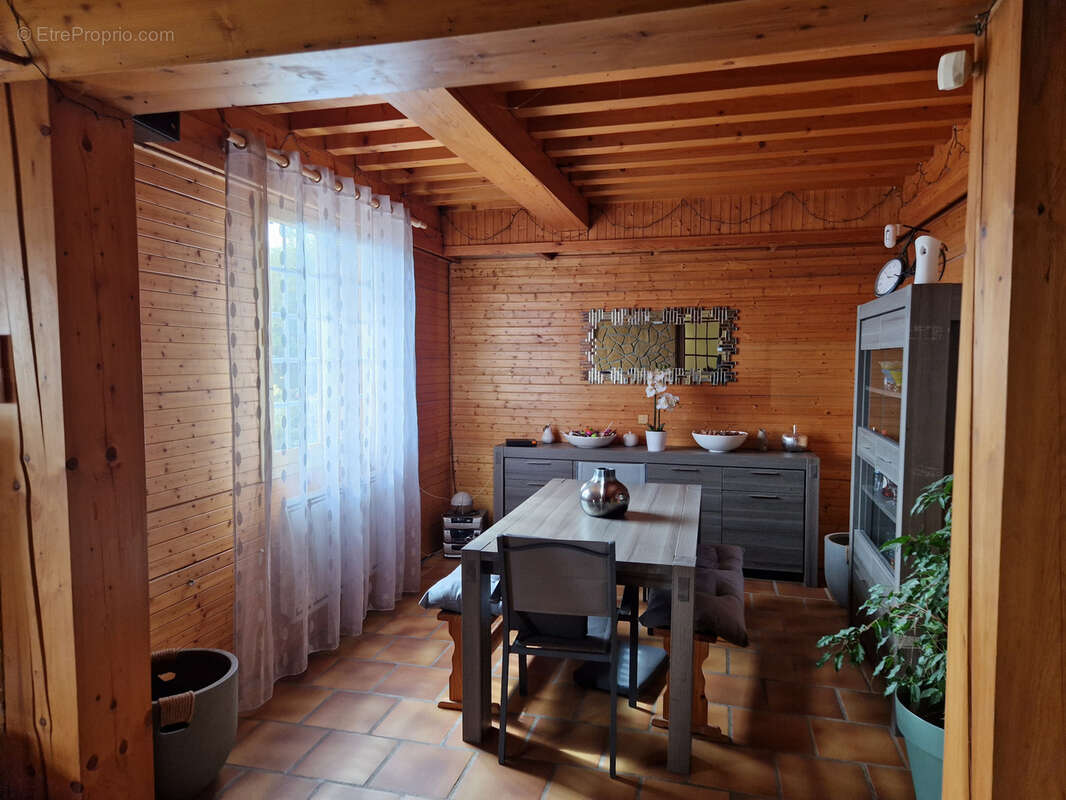 Maison à COURS-LA-VILLE