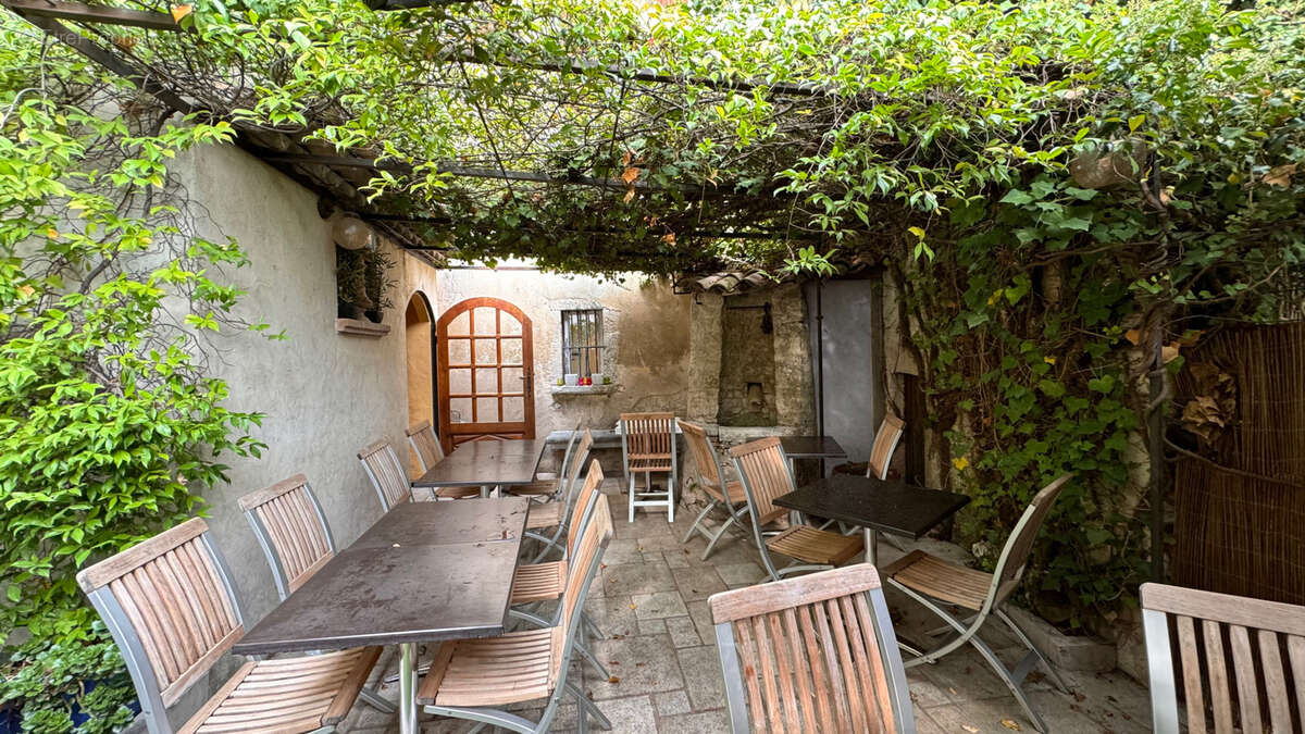 Commerce à LA COLLE-SUR-LOUP