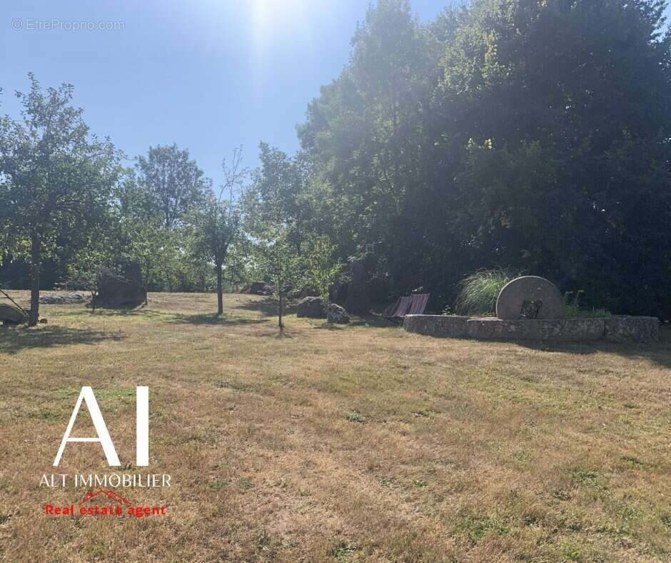 Maison à LA LANDE-DE-LOUGE