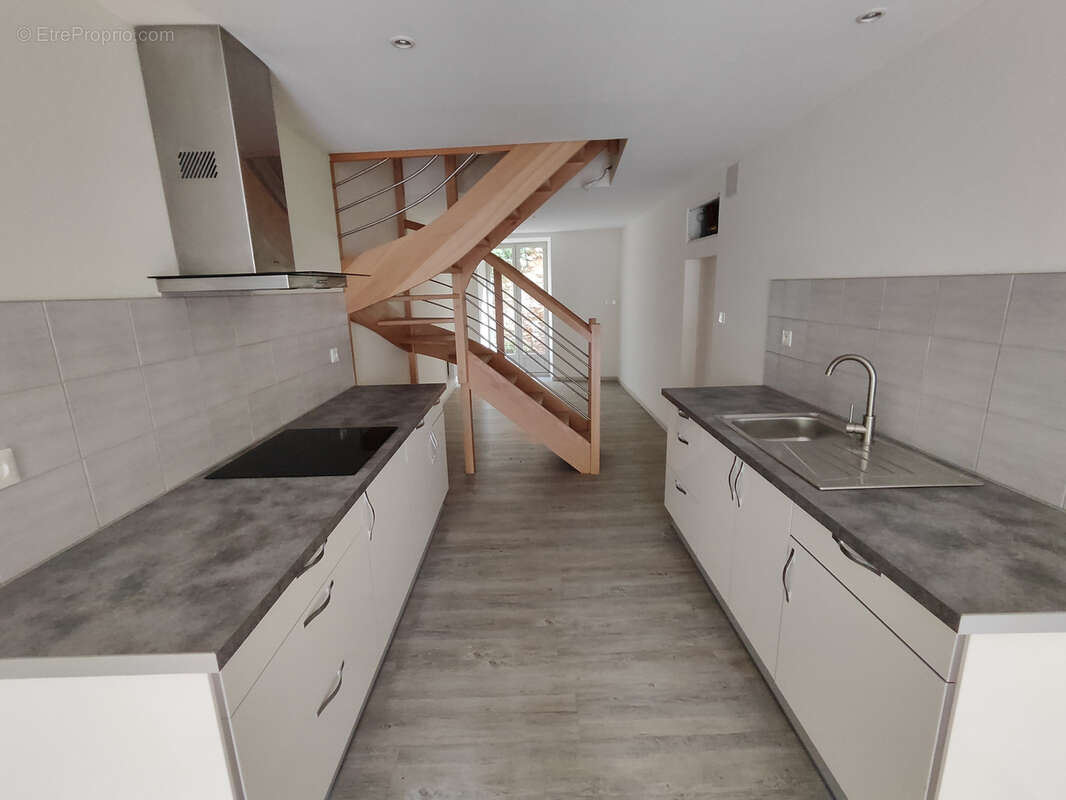 Maison à SAINT-LAURENT-DE-LA-CABRERISSE