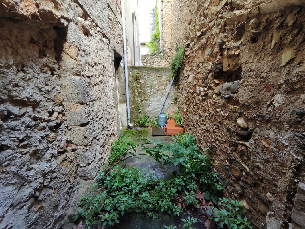 Maison à SAINT-LAURENT-DE-LA-CABRERISSE