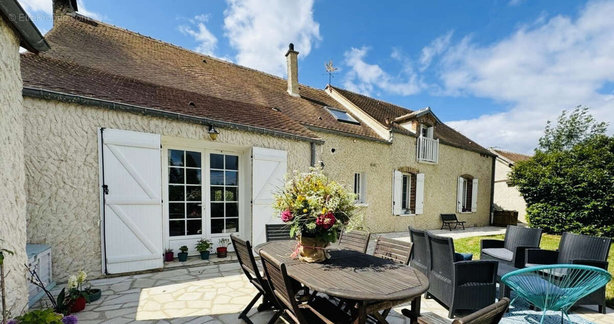 Maison à BAZOCHES-SUR-LE-BETZ