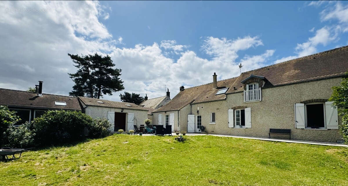 Maison à BAZOCHES-SUR-LE-BETZ