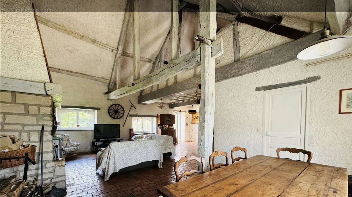 Maison à BAZOCHES-SUR-LE-BETZ