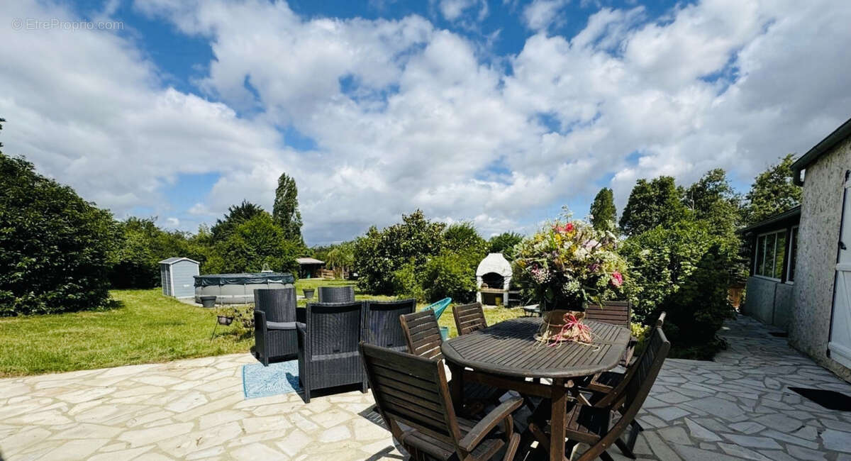 Maison à BAZOCHES-SUR-LE-BETZ