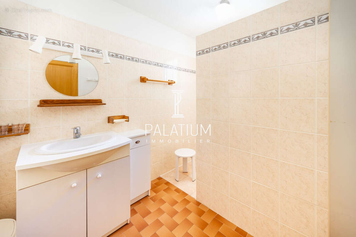 Appartement à GREOUX-LES-BAINS