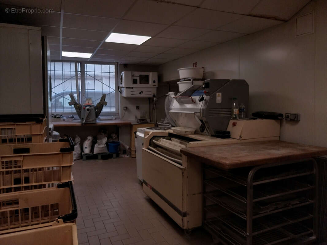 Commerce à JASSERON