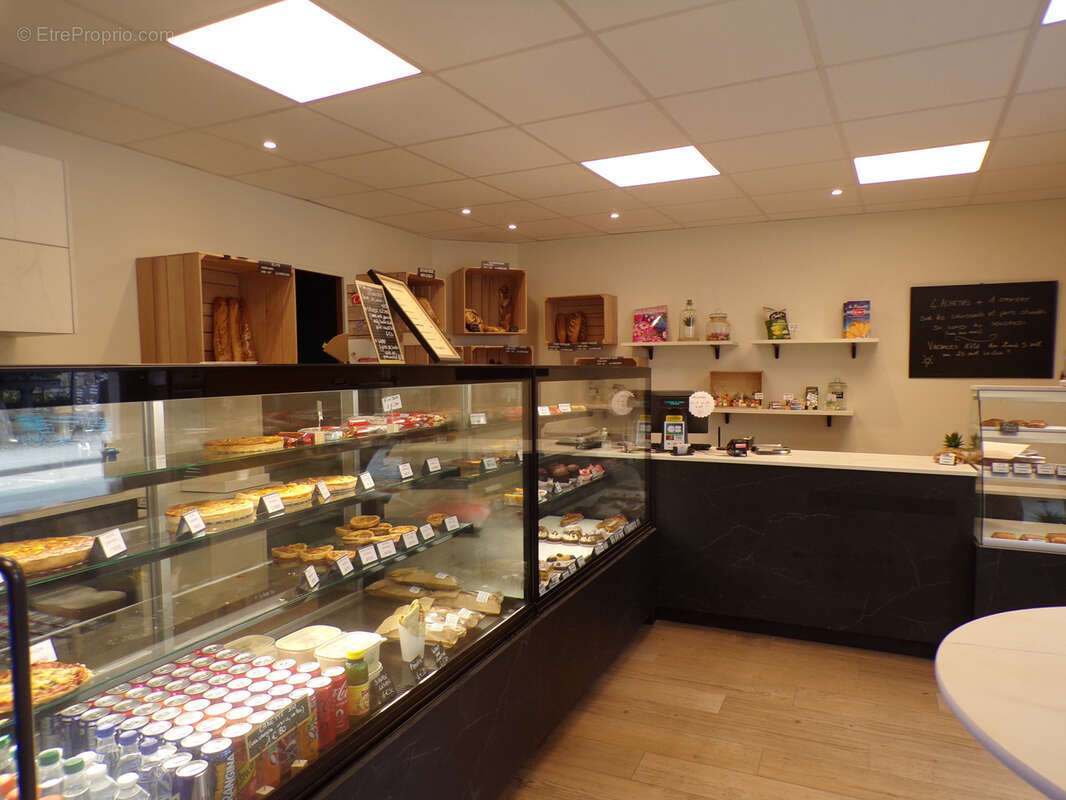 Commerce à JASSERON