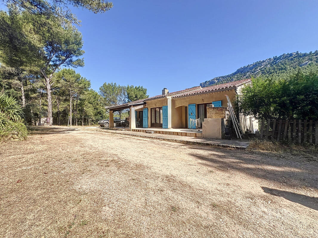 Maison à LE REVEST-LES-EAUX