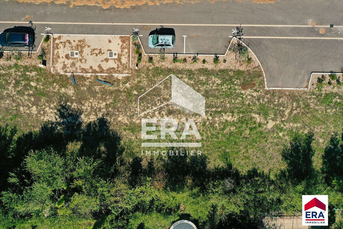 Terrain à PERNES-LES-FONTAINES