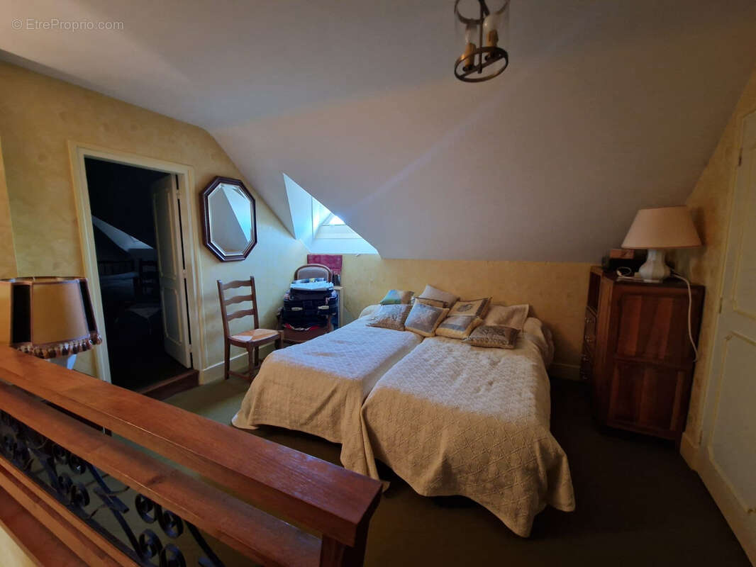 Maison à DUN-SUR-AURON