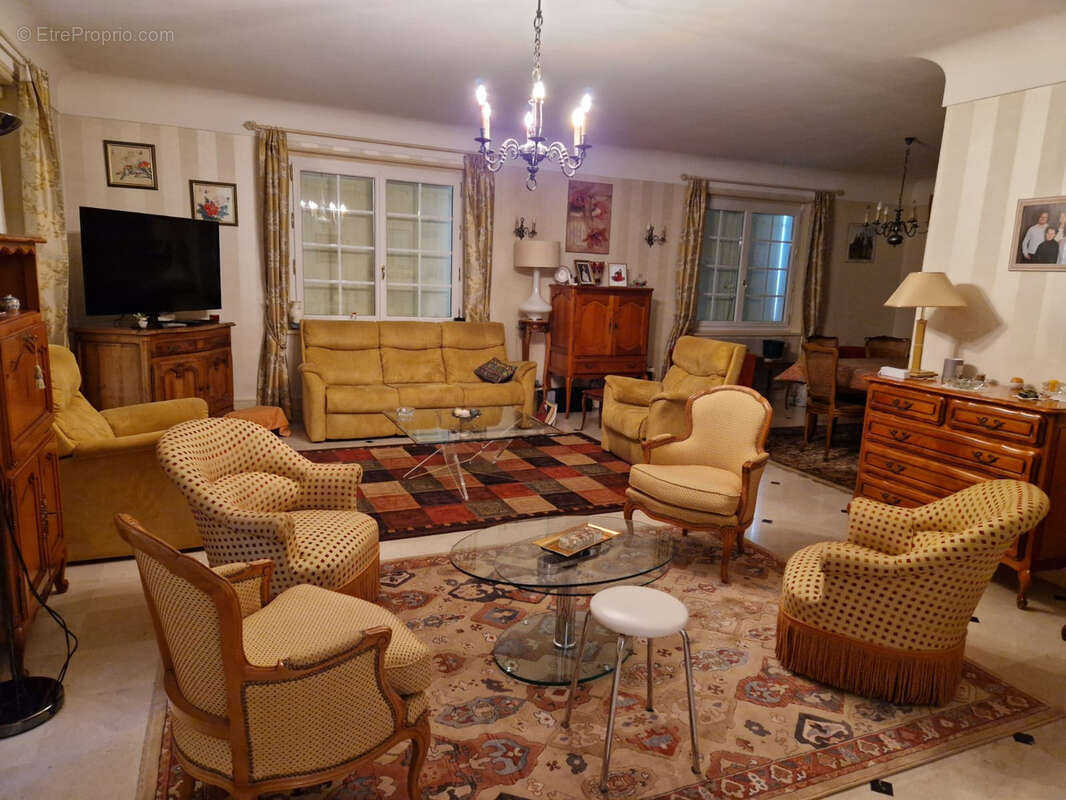 Maison à DUN-SUR-AURON