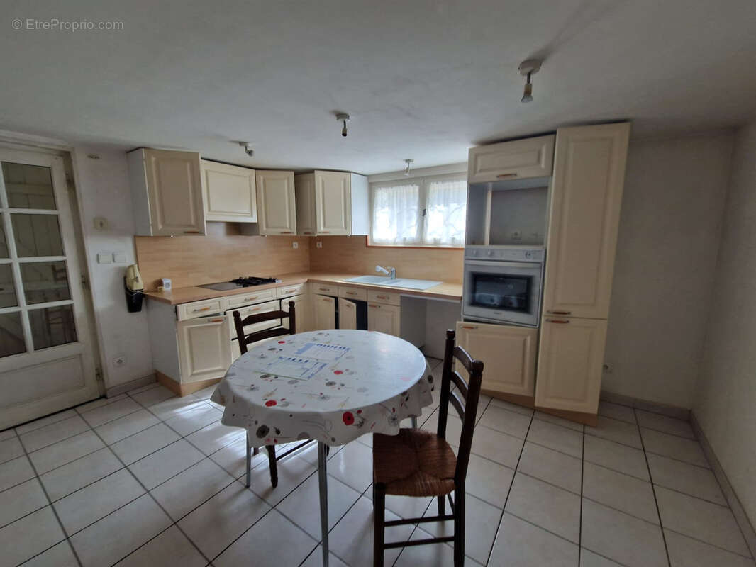 Maison à DUN-SUR-AURON