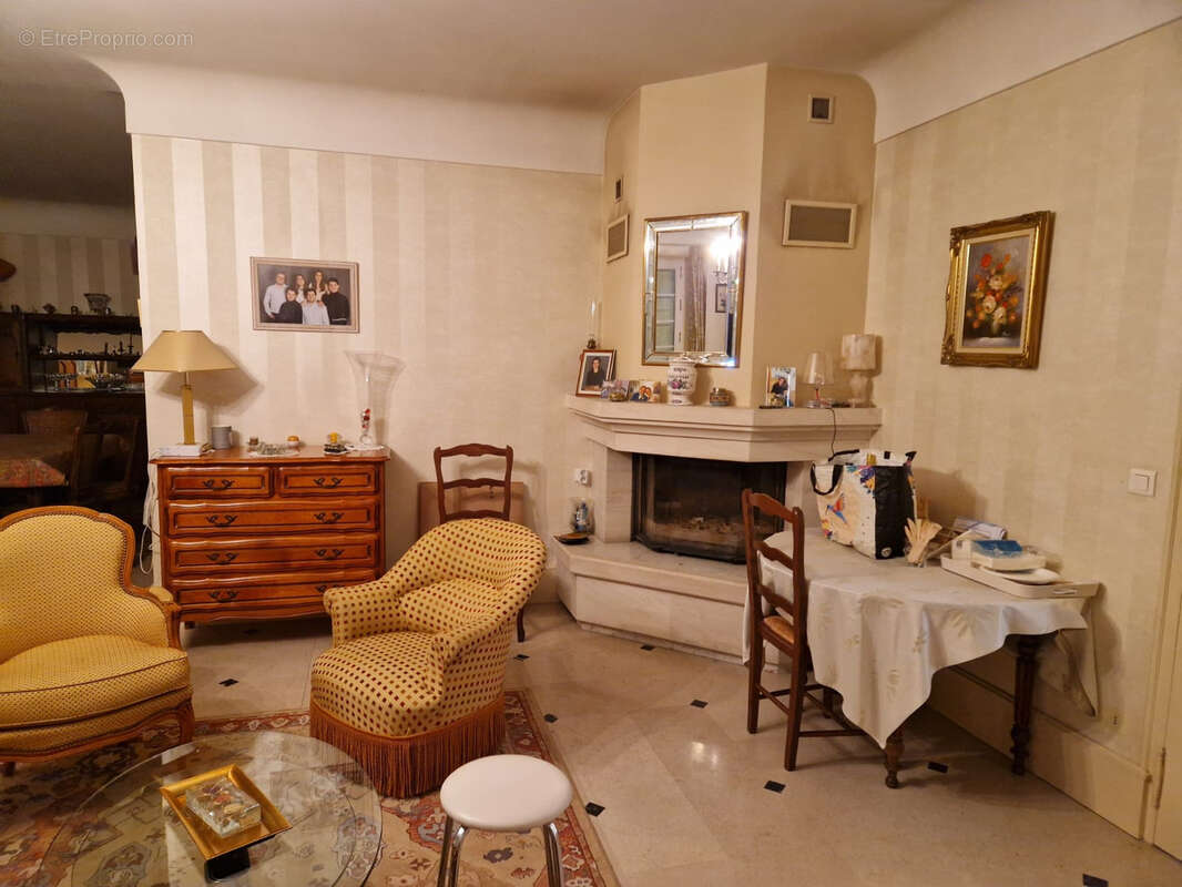 Maison à DUN-SUR-AURON