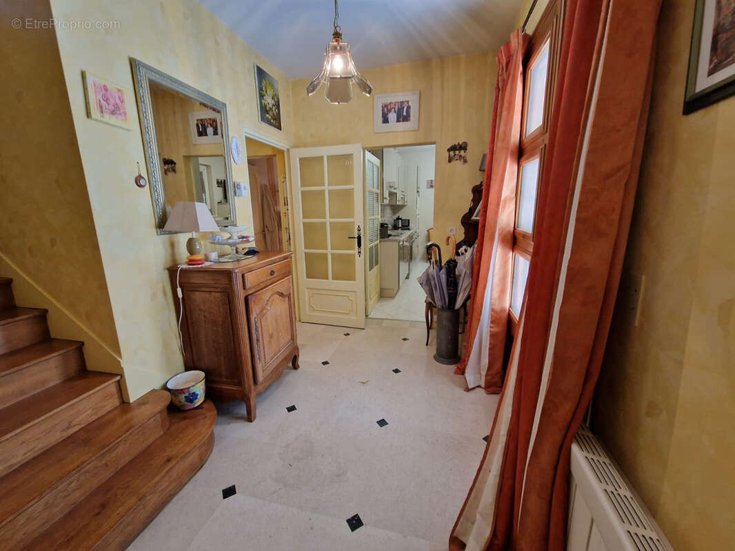 Maison à DUN-SUR-AURON