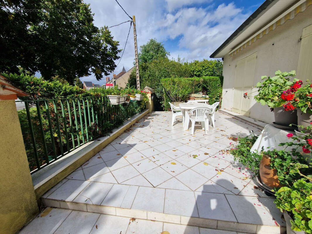 Maison à DUN-SUR-AURON