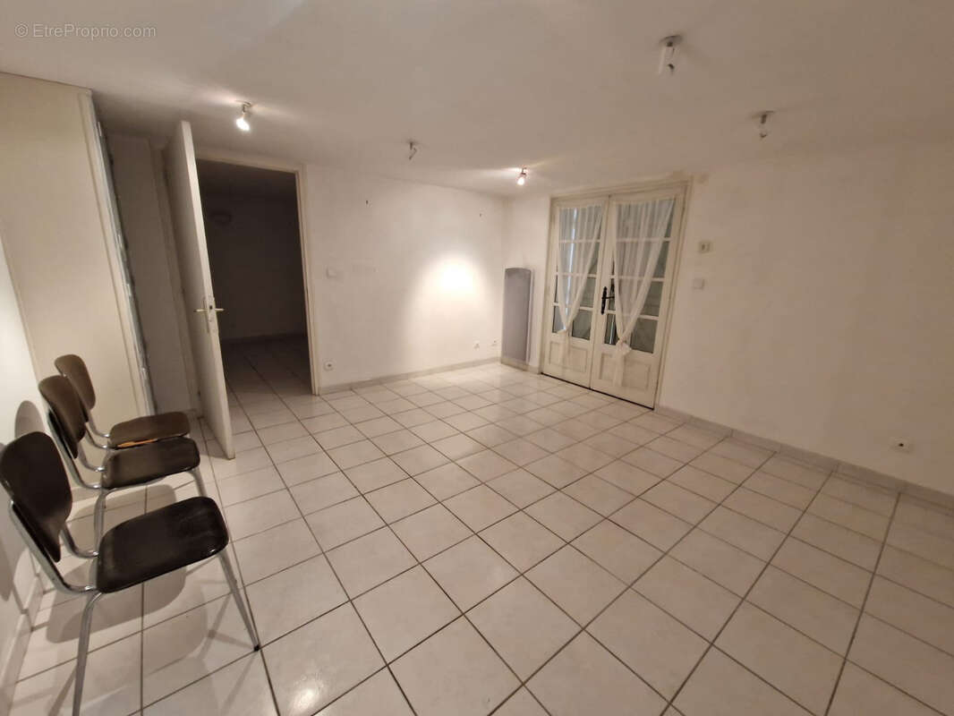 Maison à DUN-SUR-AURON