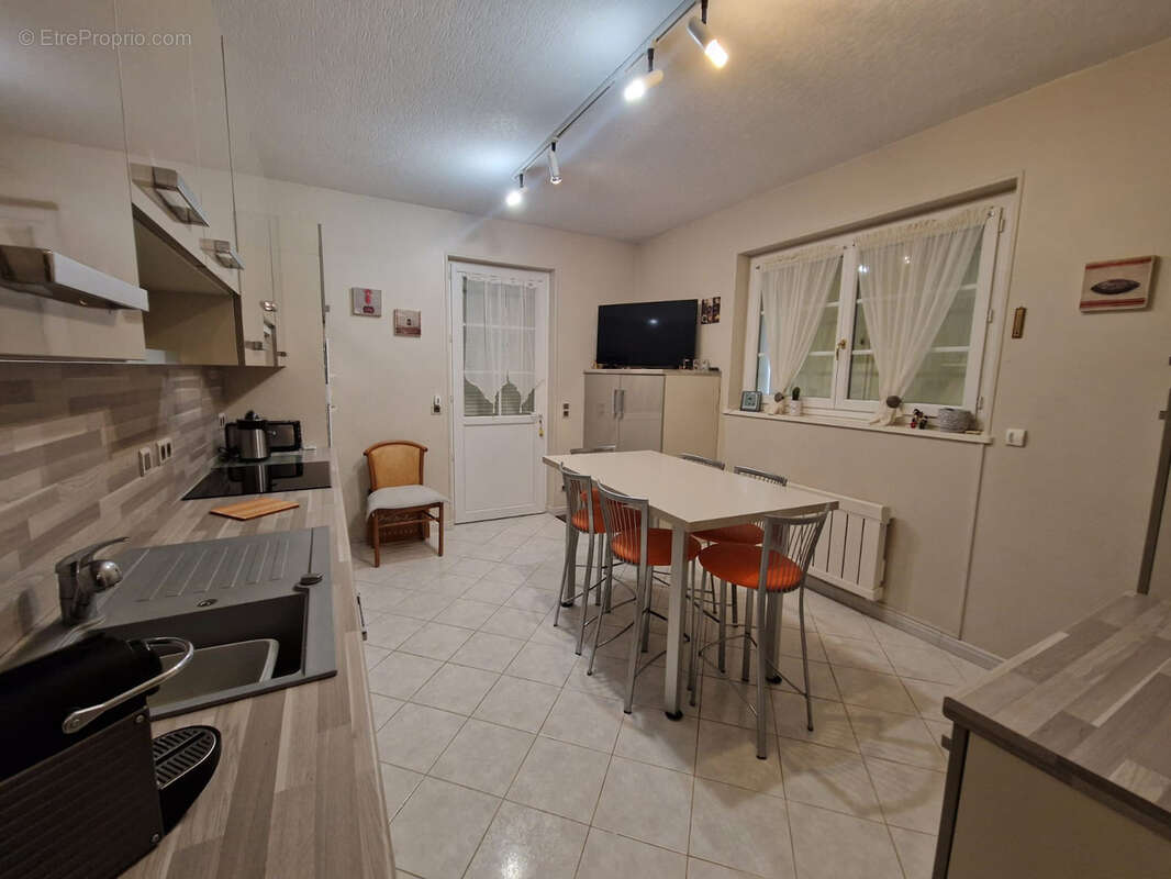 Maison à DUN-SUR-AURON