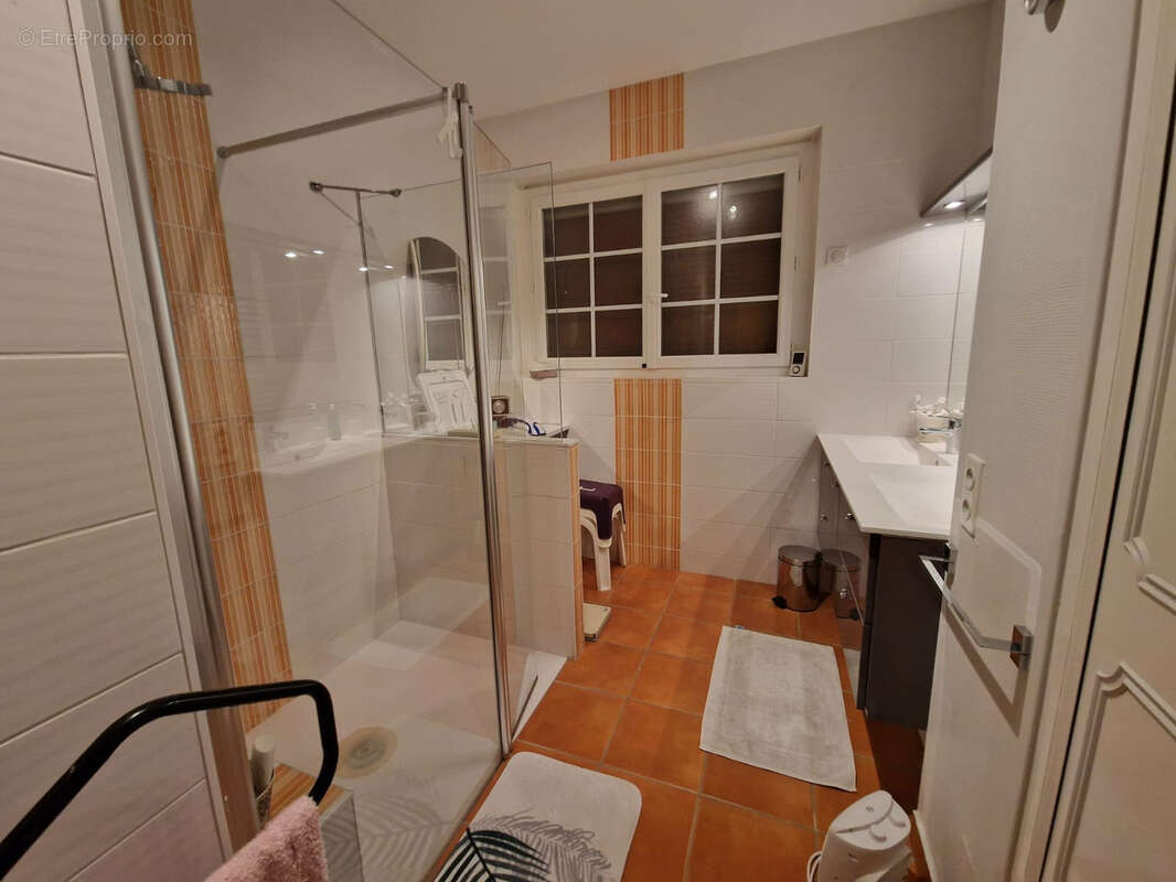 Maison à DUN-SUR-AURON