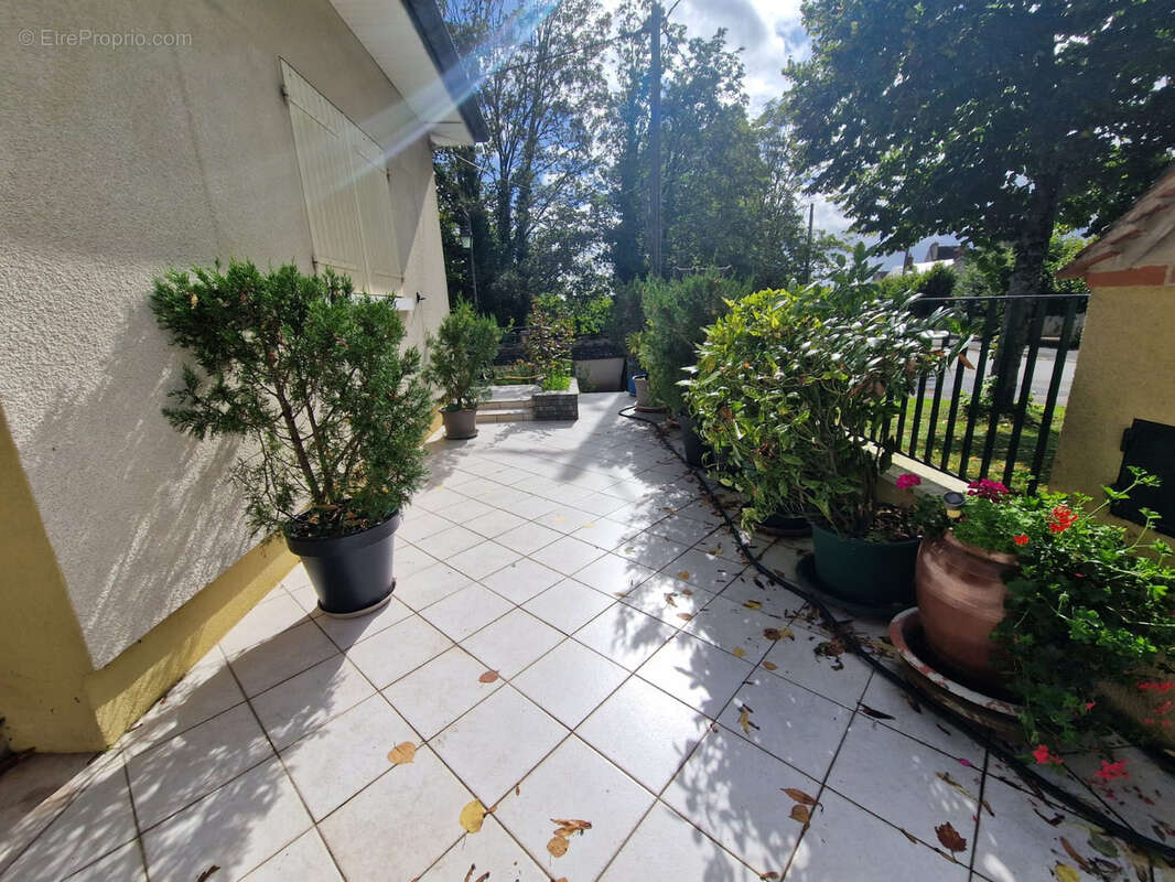 Maison à DUN-SUR-AURON