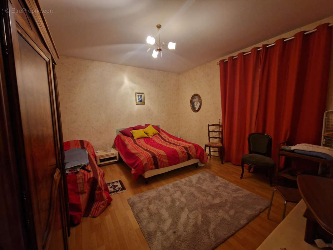 Maison à DUN-SUR-AURON