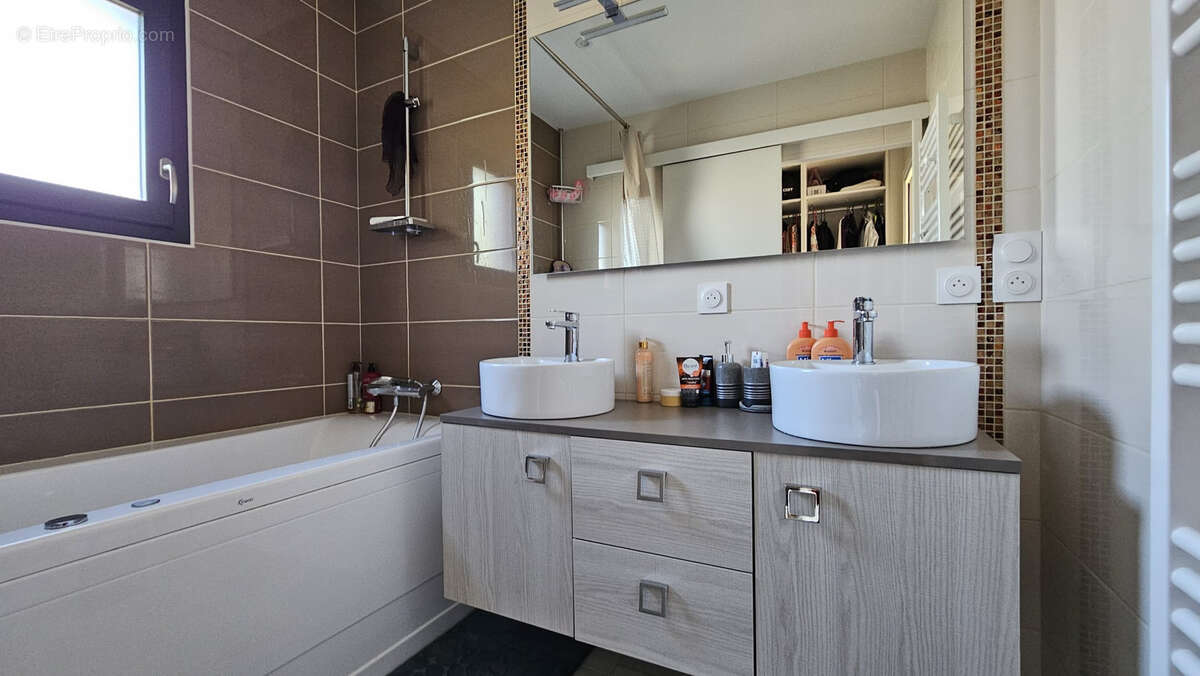 Maison à ARPAJON-SUR-CERE