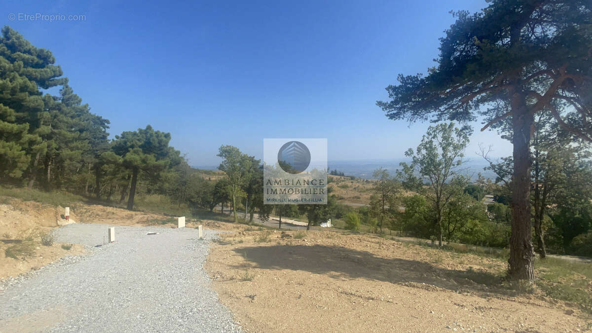 Terrain à SAINT-ROMAIN-DE-LERPS