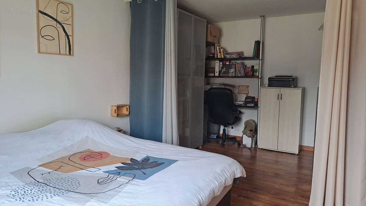 Maison à LA CELLE-SAINT-CYR