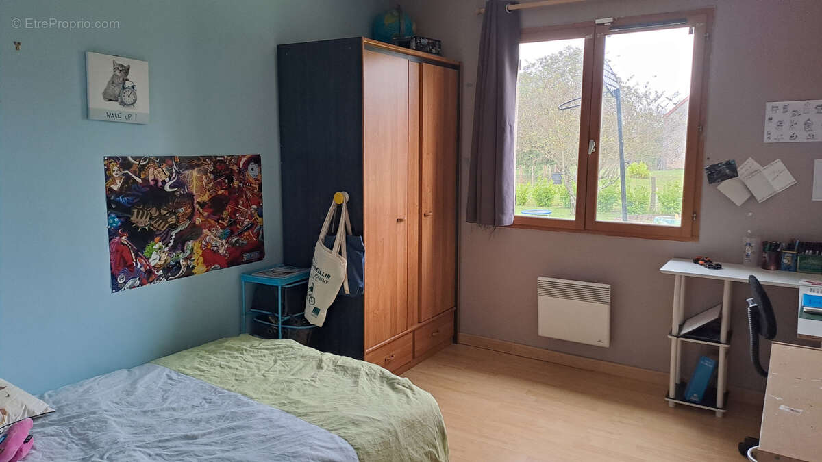 Maison à LA CELLE-SAINT-CYR