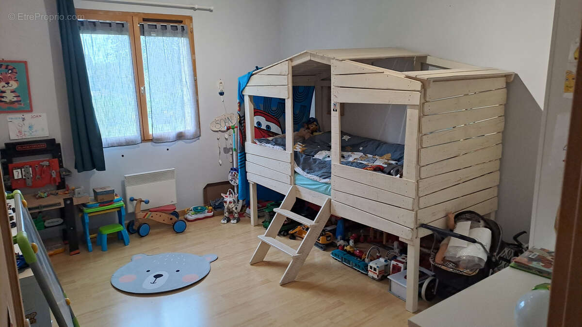 Maison à LA CELLE-SAINT-CYR