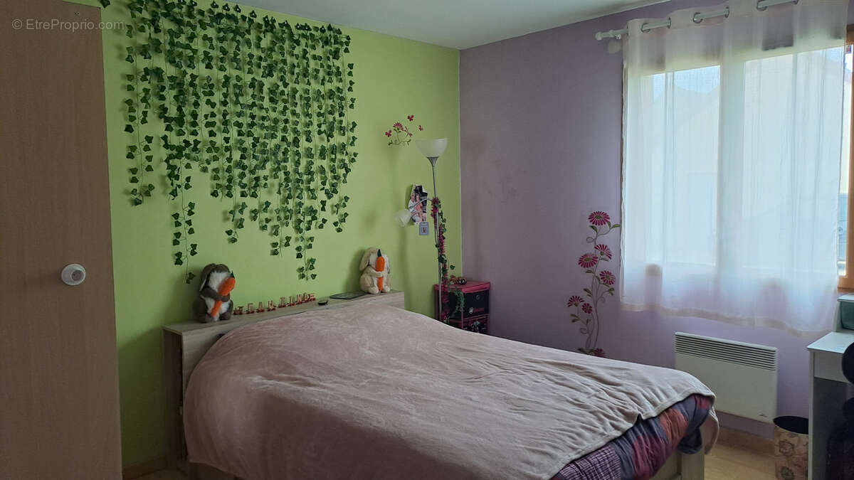 Maison à LA CELLE-SAINT-CYR