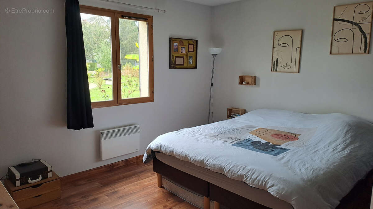 Maison à LA CELLE-SAINT-CYR