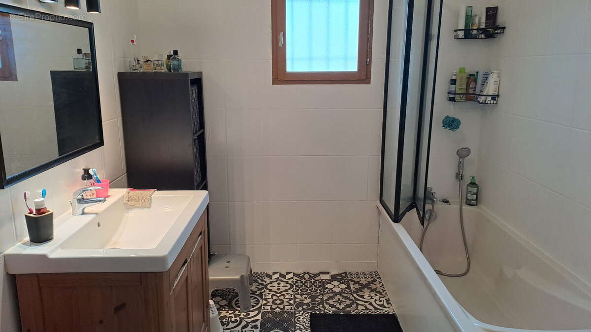 Maison à LA CELLE-SAINT-CYR