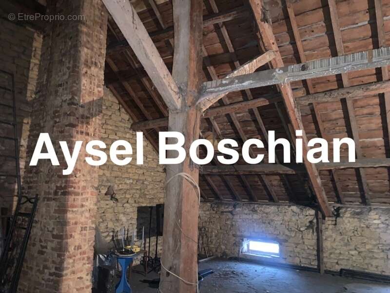 Maison à VIVIERS-SUR-CHIERS