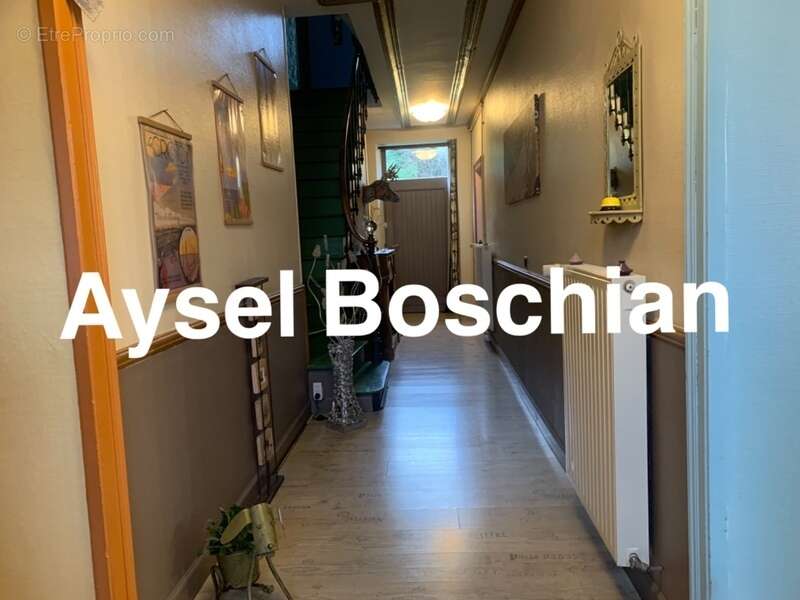 Maison à VIVIERS-SUR-CHIERS