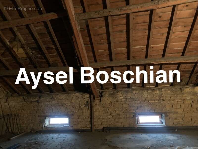 Maison à VIVIERS-SUR-CHIERS