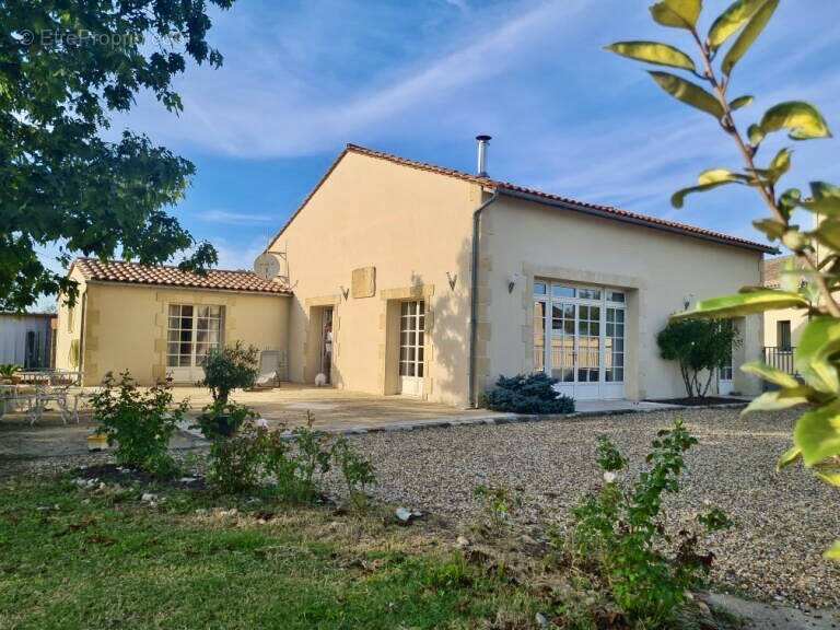 Maison à MONTPON-MENESTEROL