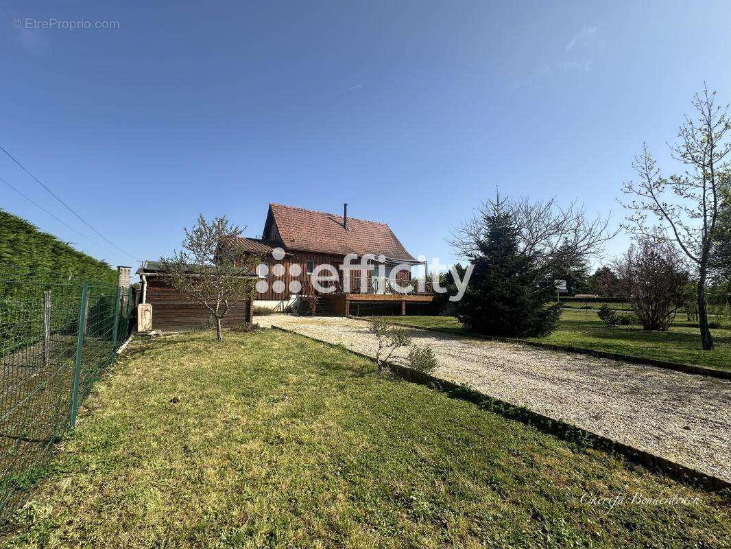 Maison à SAINT-SEURIN-DE-PRATS