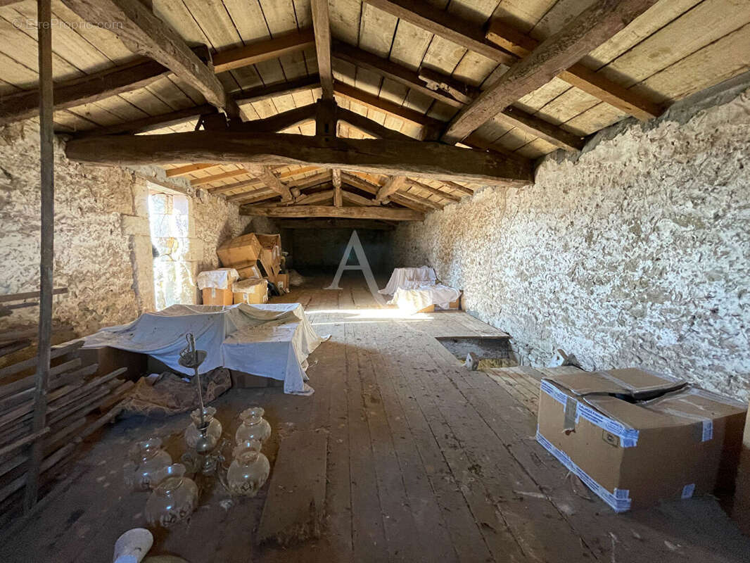 Maison à LA GRIPPERIE-SAINT-SYMPHORIEN