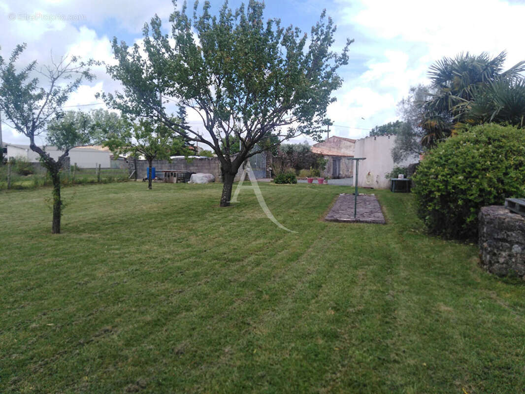 Maison à LA GRIPPERIE-SAINT-SYMPHORIEN