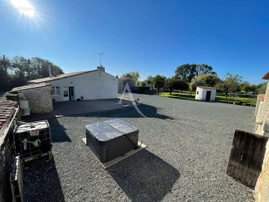 Maison à LA GRIPPERIE-SAINT-SYMPHORIEN