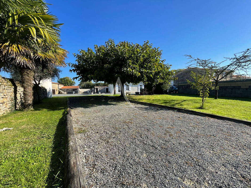 Maison à LA GRIPPERIE-SAINT-SYMPHORIEN