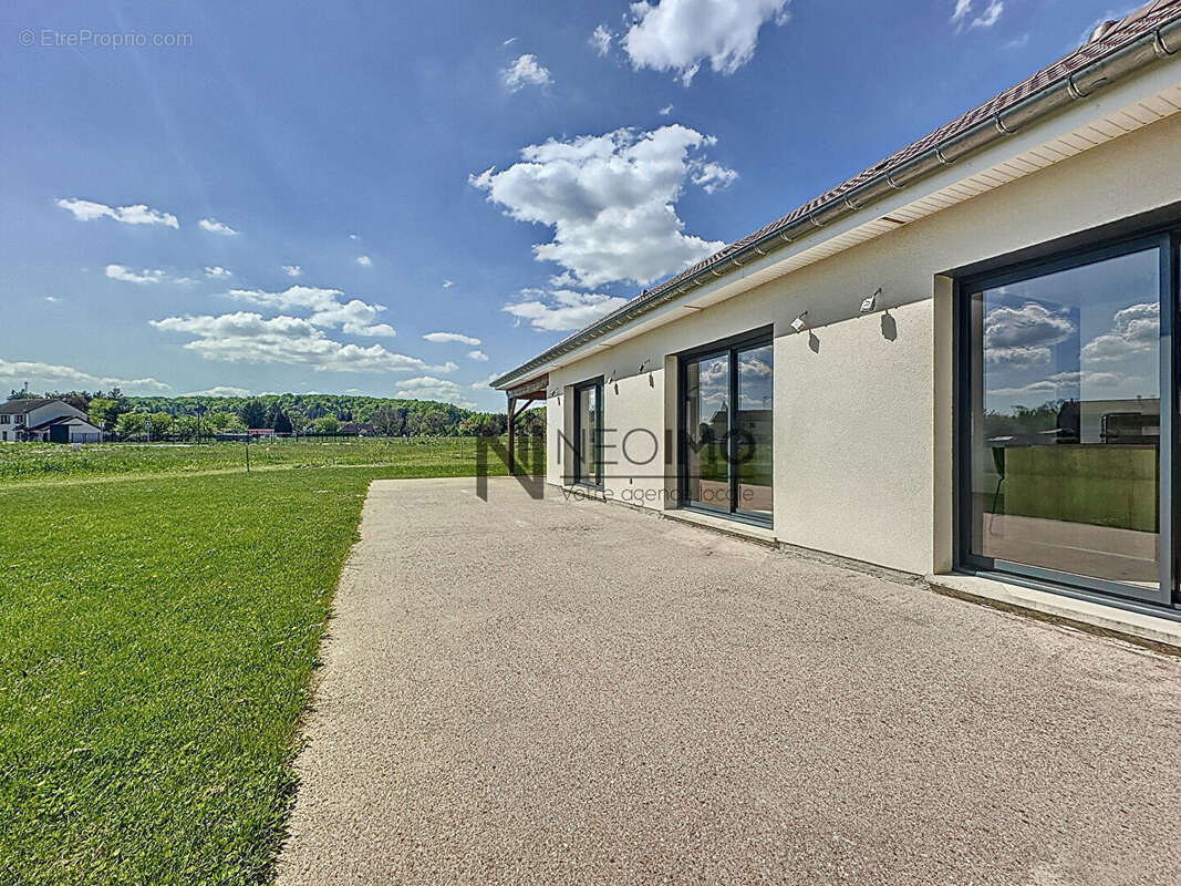 Maison à LIFFOL-LE-GRAND