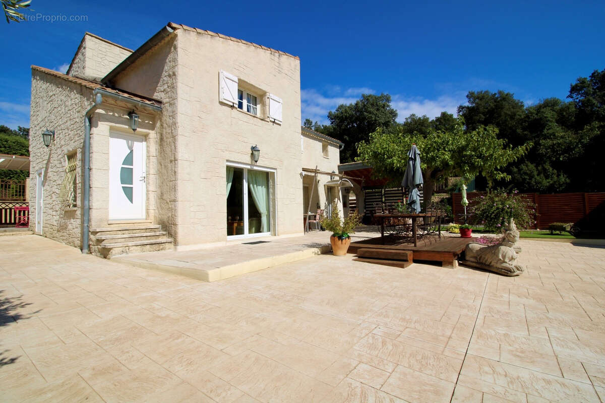 Maison à BELLEGARDE