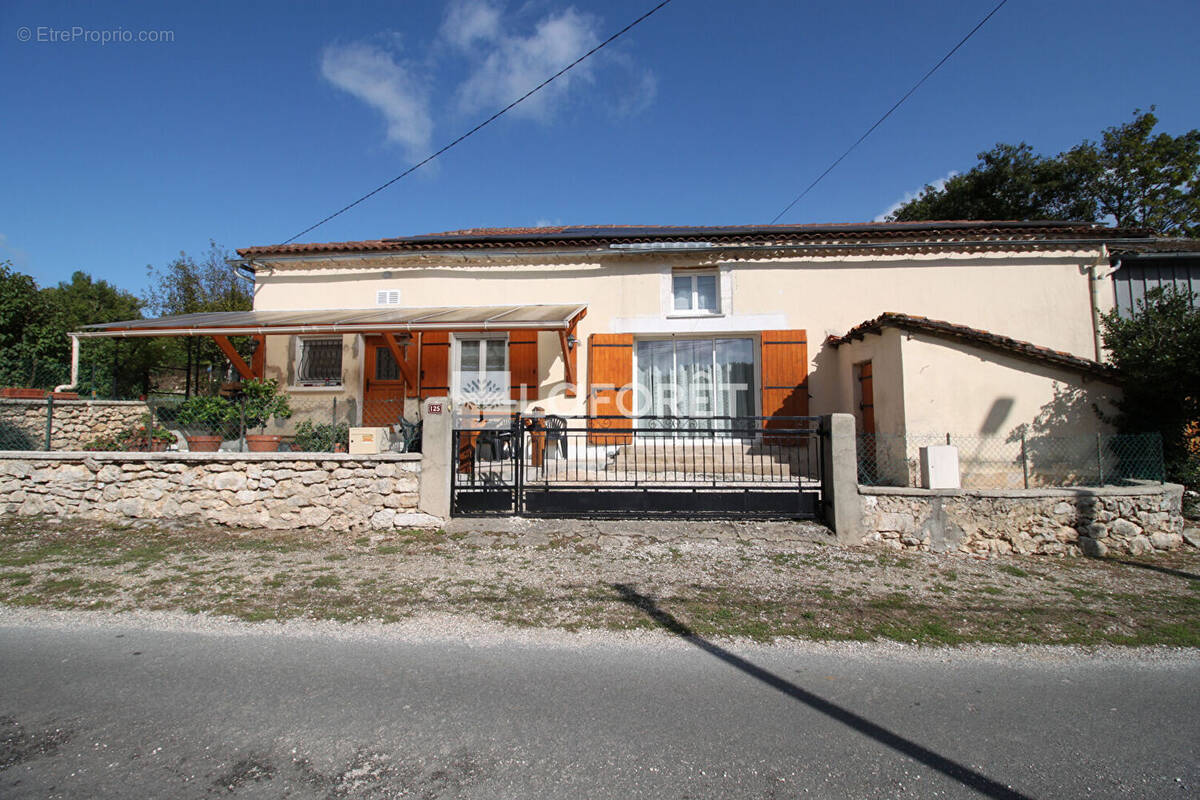 Maison à CONDAT-SUR-TRINCOU