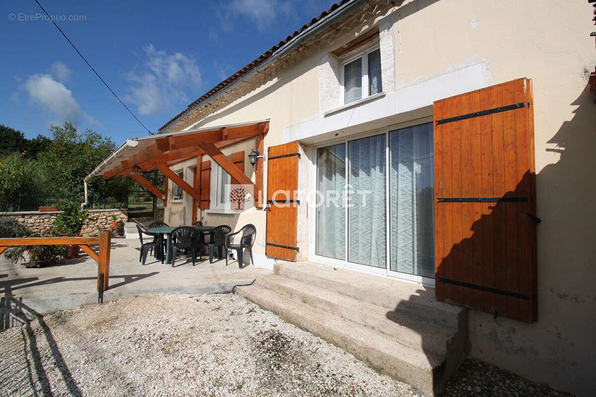 Maison à CONDAT-SUR-TRINCOU