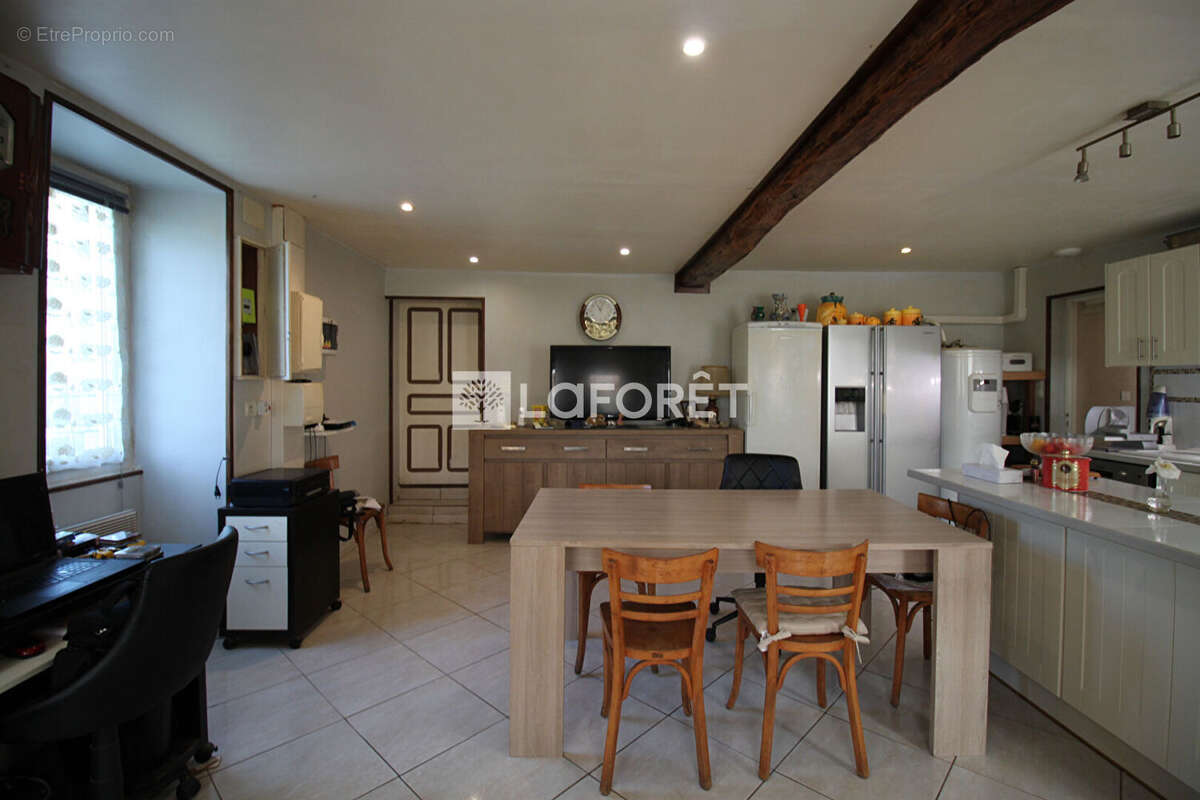 Maison à CONDAT-SUR-TRINCOU